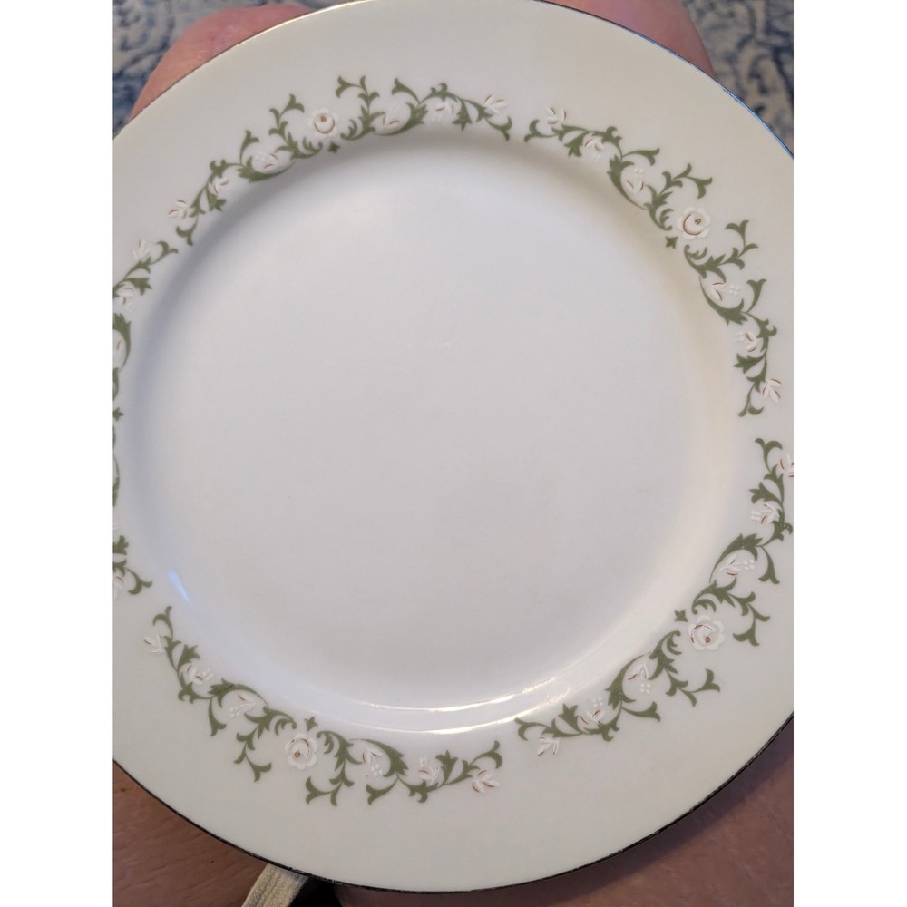Noritake Adagio 2539 Dinner Plates Set of 4 White Green Floral Bone China 10.5in